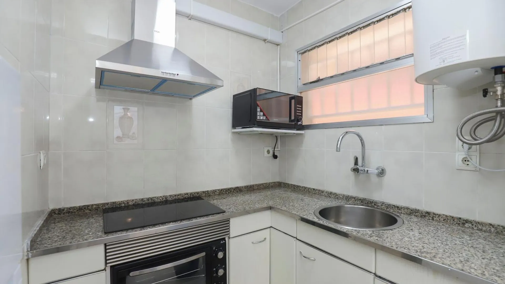 Apartamento Differentflats Dms La Pineda 0*,
